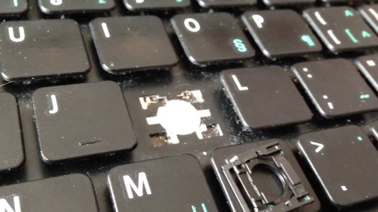 Cách thay bàn phím laptop bị liệt - Phong Vũ - 24h Công nghệ